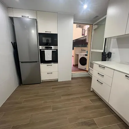 Moderno Centrico Con Piscina Y Parking