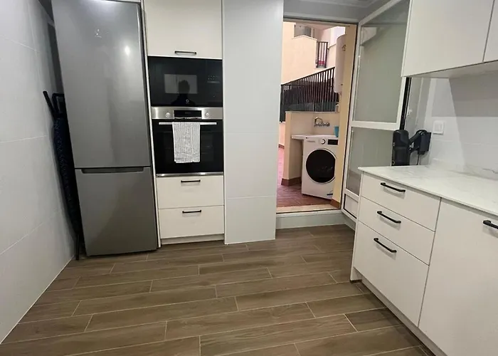 Moderno Centrico Con Piscina Y Parking