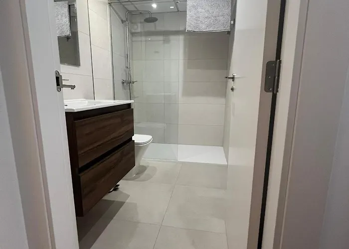 Moderno Centrico Con Piscina Y Parking